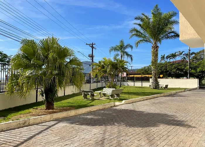 , Itaguá, bem localizado, duas vagas de garagem